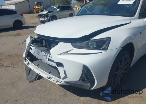 2017 Lexus Is 200T z USA, uszkodzony, nr VIN JTHBA1D29H5051369